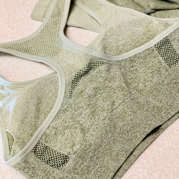 SOLD Work Out Set Boutique DEAL OF THE DAY - Picture 7 of 13